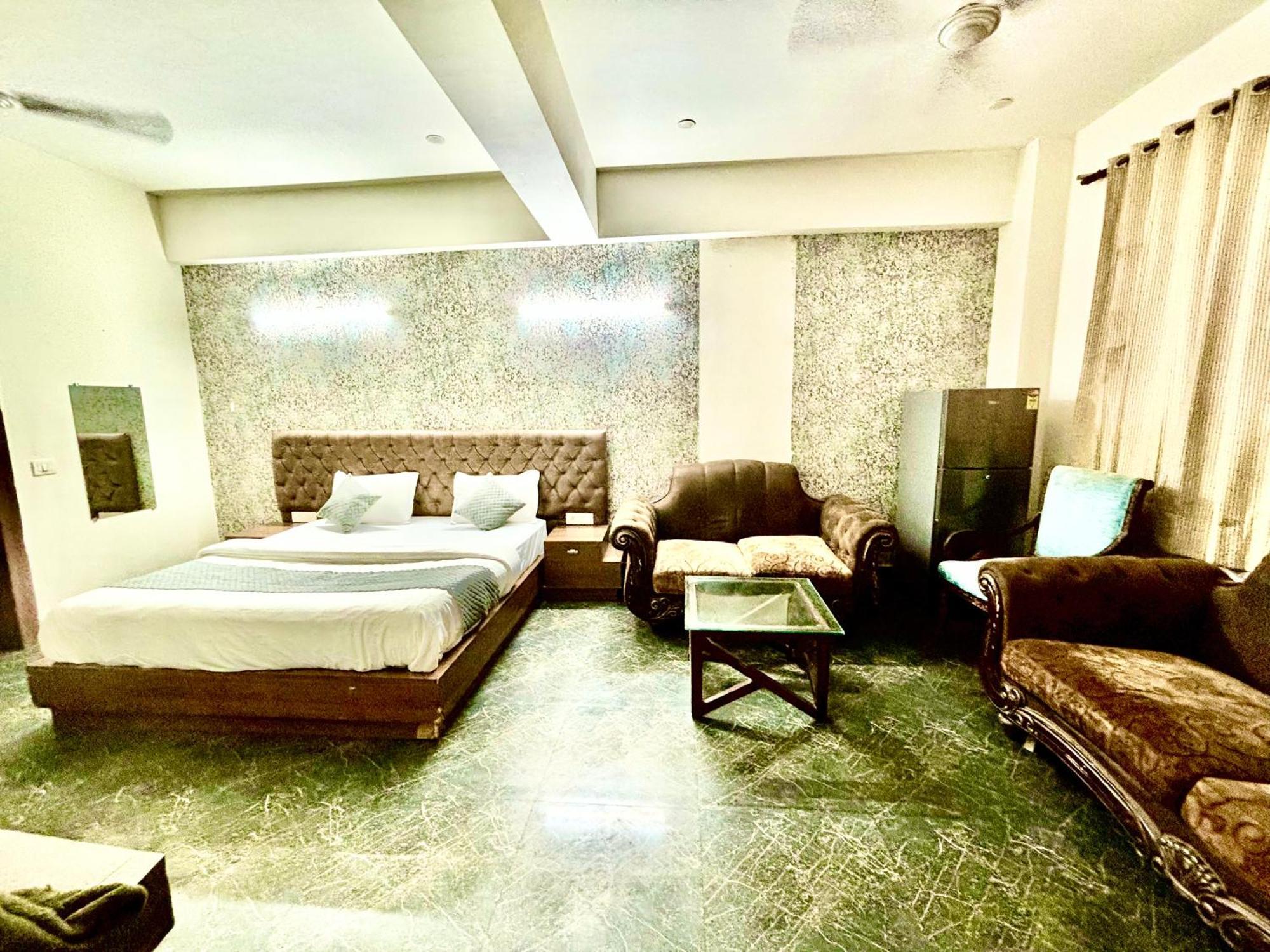 Hotel Pushpanjali Нью-Делі Екстер'єр фото